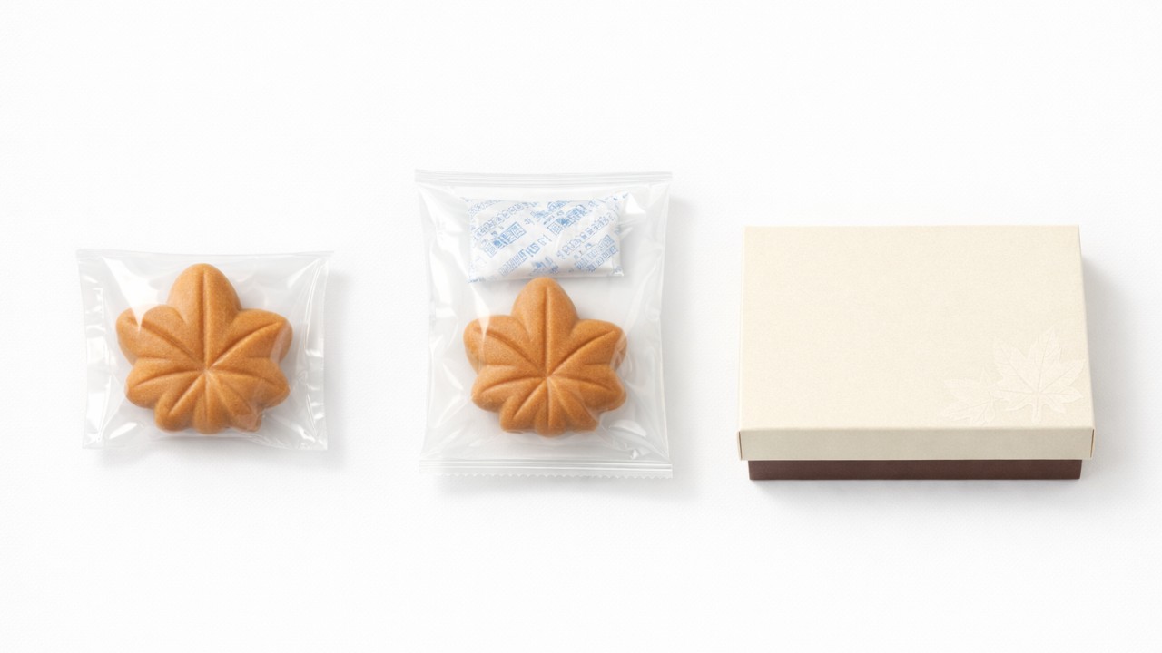 もみじ饅頭、個包装、脱酸素剤入り袋、外箱の3要素を並べた比較ビジュアル