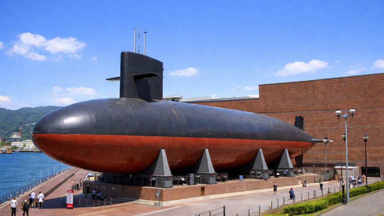 てつのくじら館の実物潜水艦を主役にした写真風