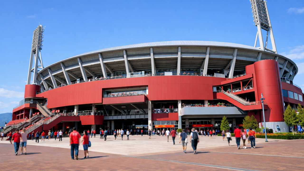 マツダスタジアムを想起させる近代的な野球場の外観