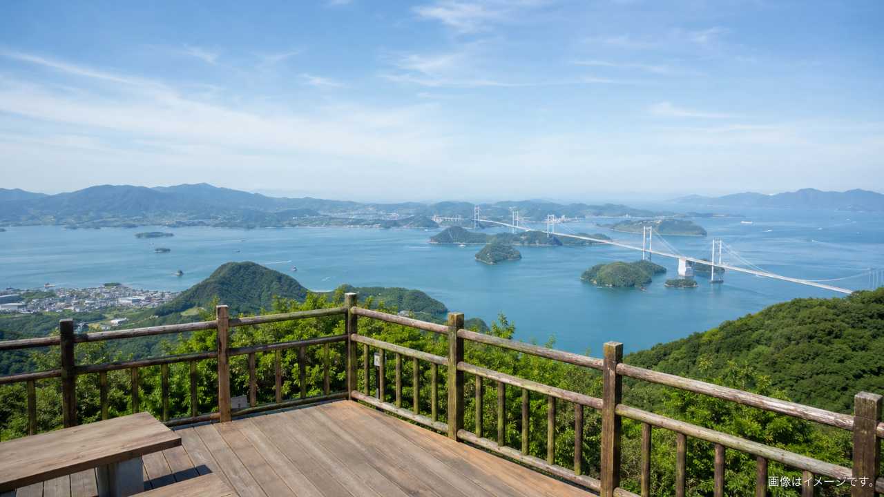 広島県尾道市向島の高見山展望台から瀬戸内海の多島美と因島大橋
